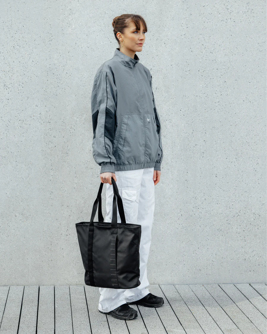 Db Essential Tote 20L - Black Out