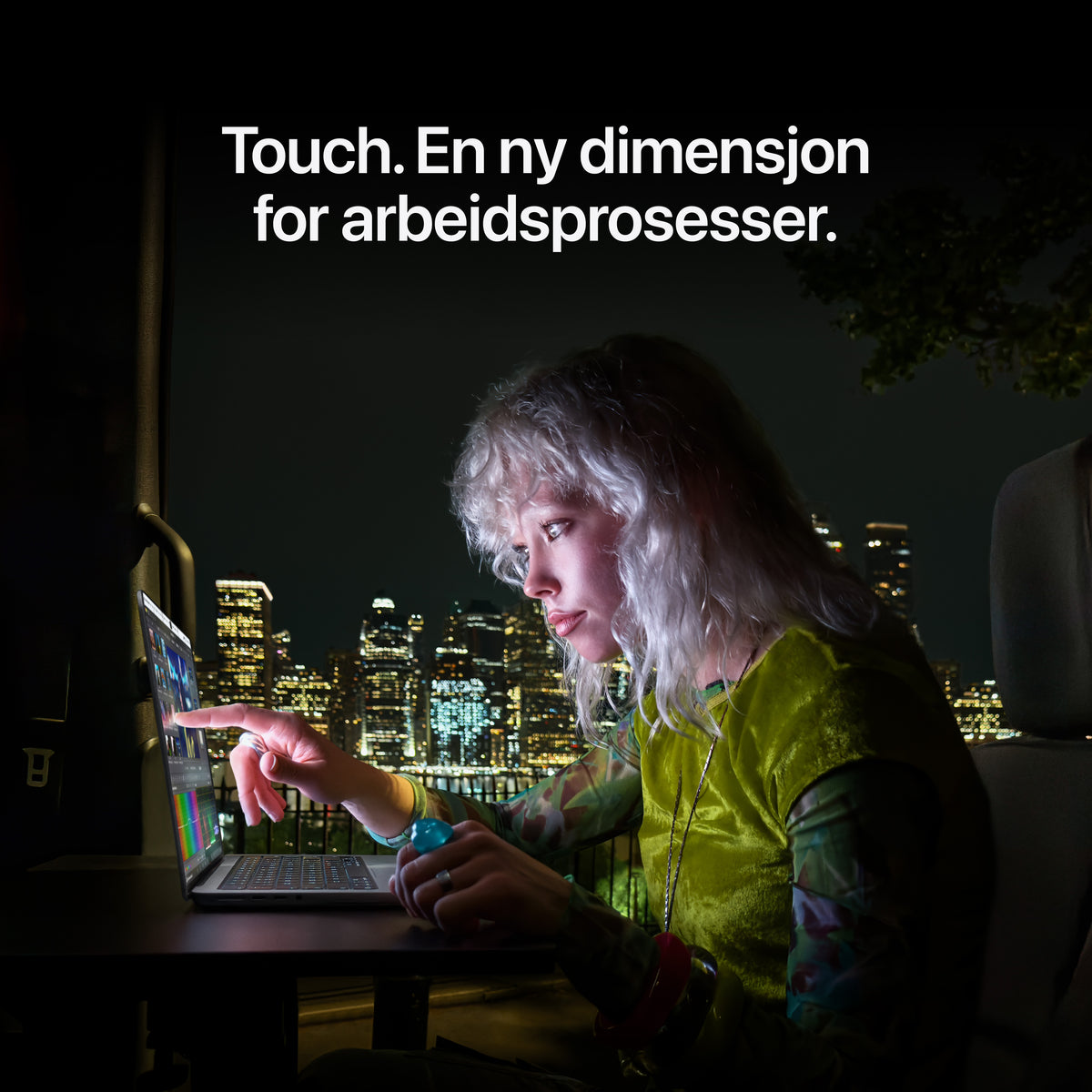 MacBook_Pro_PROLED_XDR_Display_16-in_M5_Pro_Space_Black_PDP_Image_Position_4__no-NO