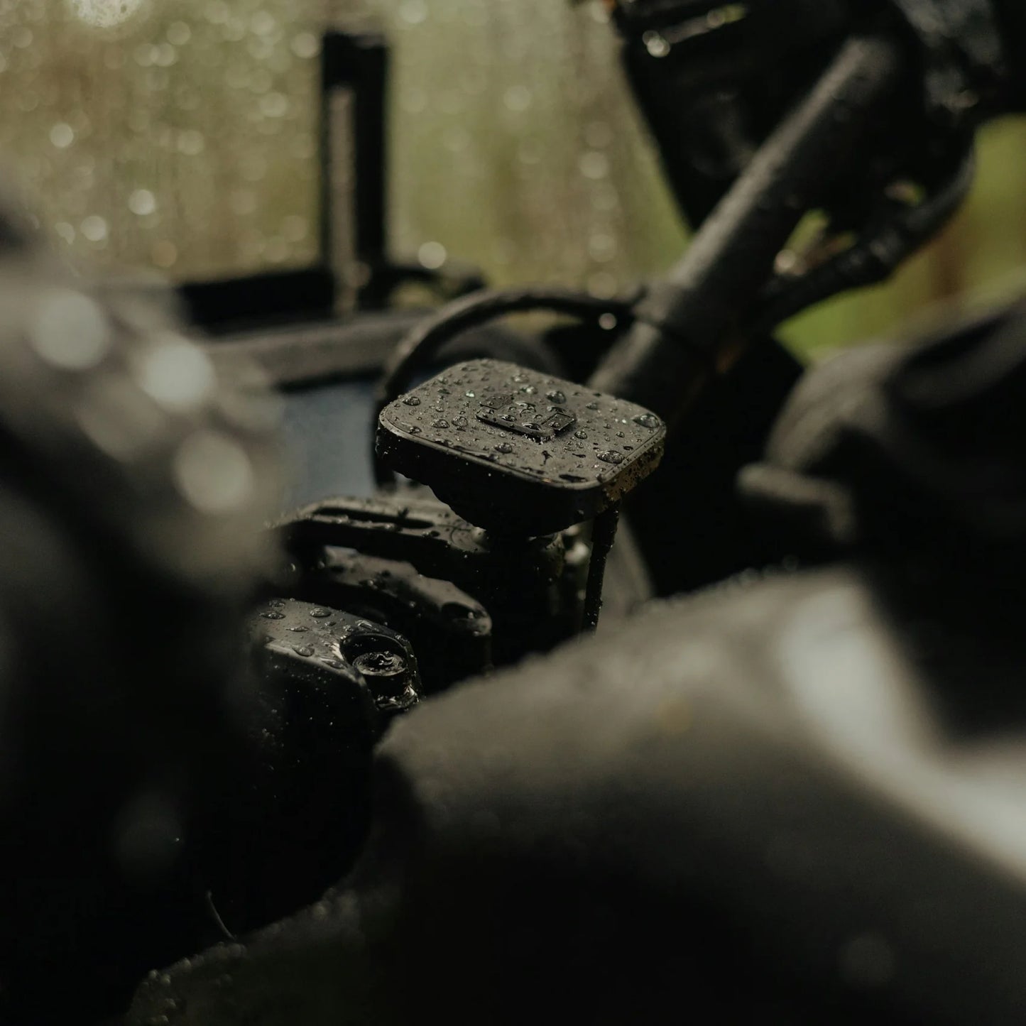 Peak Design iPhone-stativfeste til Motorsykkelstyrerammen med Qi2-lading