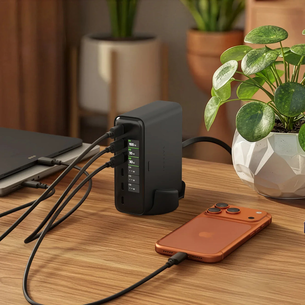 Satechi ChargeView 240W USB-C Multilader med skjerm